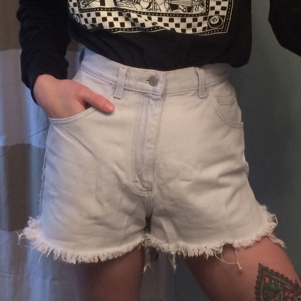 Ultra Light-Wash Shorts - Picture 3 of 4